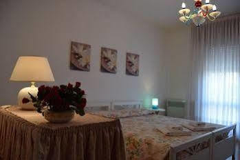 Casa Vacanza E Per Lavoro Elena E Carla Spinea Exterior foto